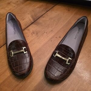 Aravon Brown Croc-Embossed Loafers with Gold Bit (8) NWOT